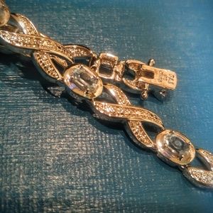 New 8 Blue Topaz Stone studded Silver Bracelet